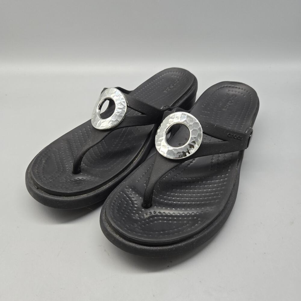 Crocs Sanrah Hammered Circle Slide Sandal Women's Size 6 Black/Silver